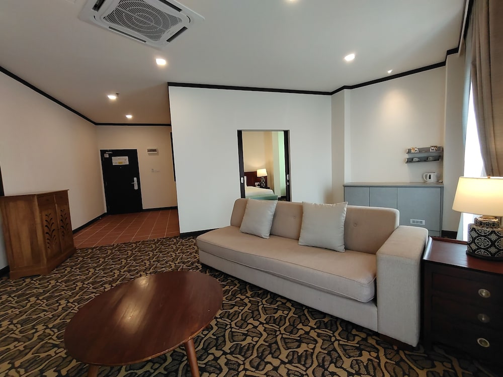 Riviera Premier King Suite photo 3
