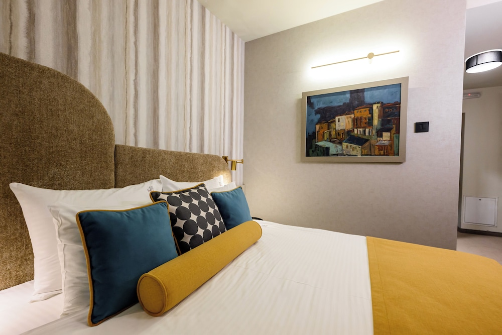 Superior Double Room, 1 King Bed, Balcony photo 3