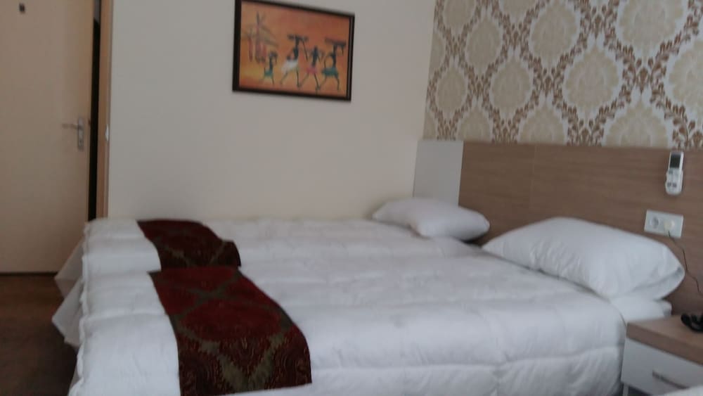 Standard Zweibettzimmer, 2 Einzelbetten, Balkon, Blick auf den Garten
