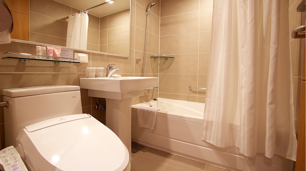 Standard Double Room - Photo 8