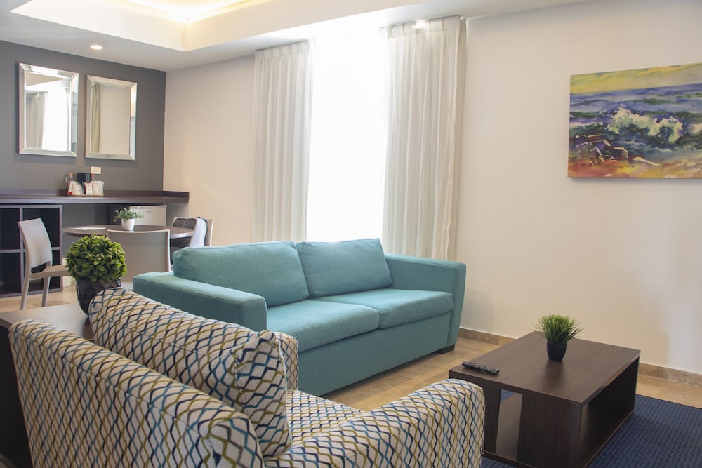Standard King Room - Accessible thumbnail 6