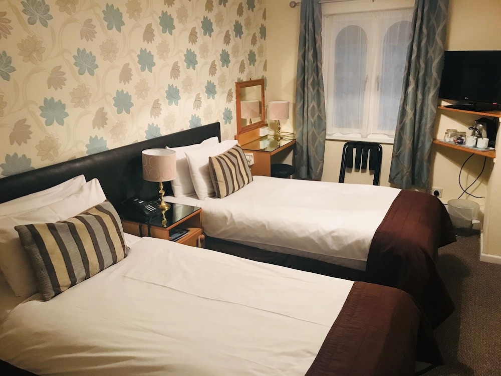 Standard Twin Room, Ensuite photo 2