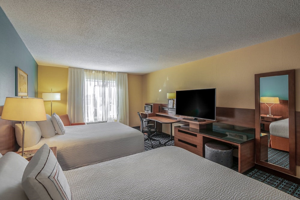 Room, 2 Queen Beds (Mobility/Hearing Access, Roll-In Shwr) photo 2