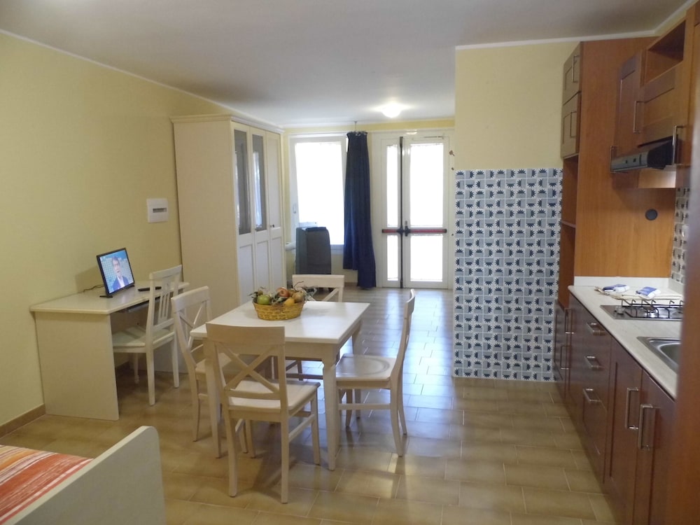Standard Apartment, Mobility Accessible, Garden Area photo 1
