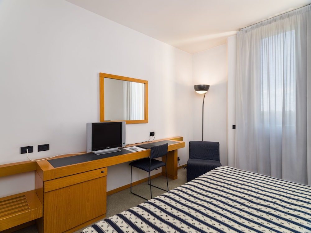 Classic Double Room Single Use - Photo 4
