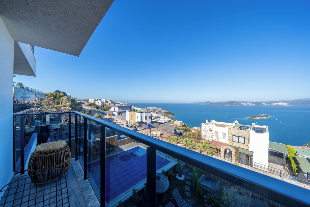 Family Suite, Multiple Beds, Kitchenette, Sea View photo 3
