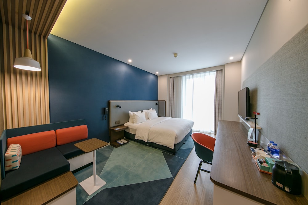 Standard Room, 1 King Bed, Accessible photo 2