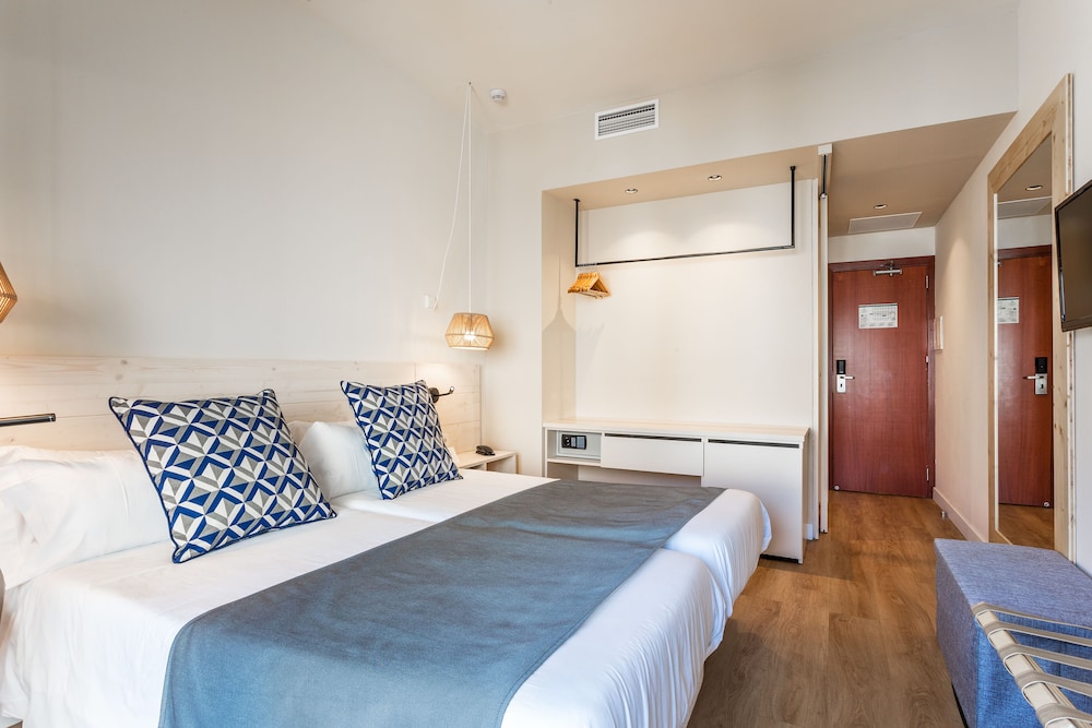 Double Room (2 Adults) photo 2