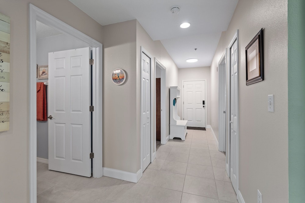 Sunny 3BR Condo Steps to Beach Pool NSB FL, 사진 15