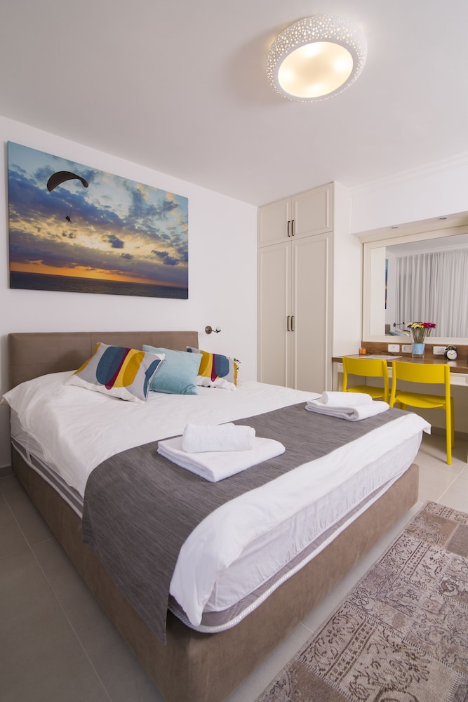 Deluxe Studio Suite, 1 Queen Bed, Patio photo 1