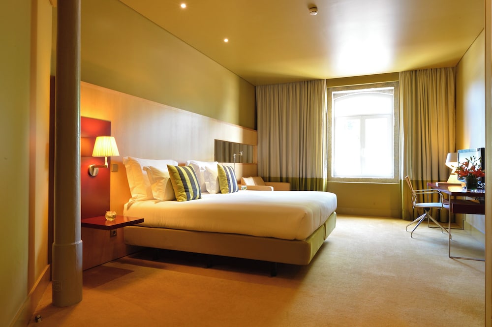 Standard Double or Twin Room - Photo 10