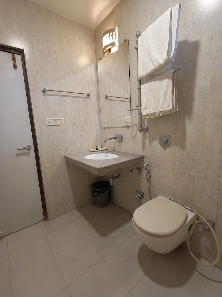 Deluxe Room - Photo 4