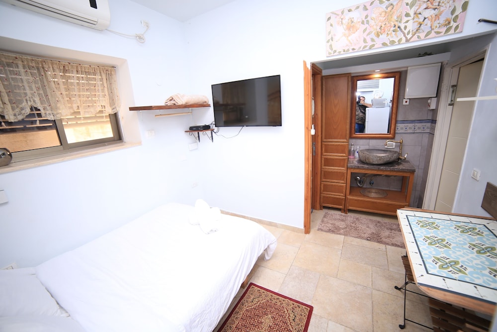 Business Triple Room, 1 Double Bed, Non Smoking, Garden View photo 2