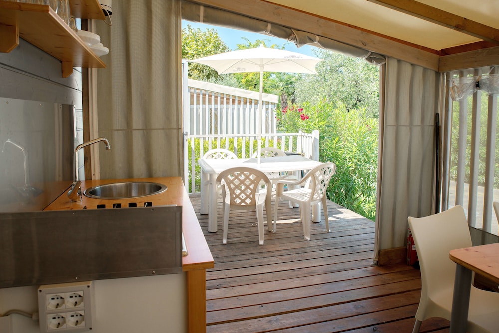 Basic Mobile Home, 2 Bedrooms photo 2
