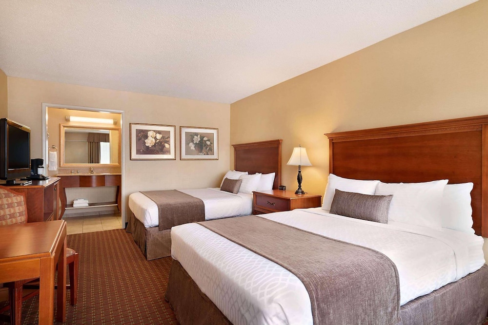 Room, 2 Queen Beds, Non Smoking - Photo 1