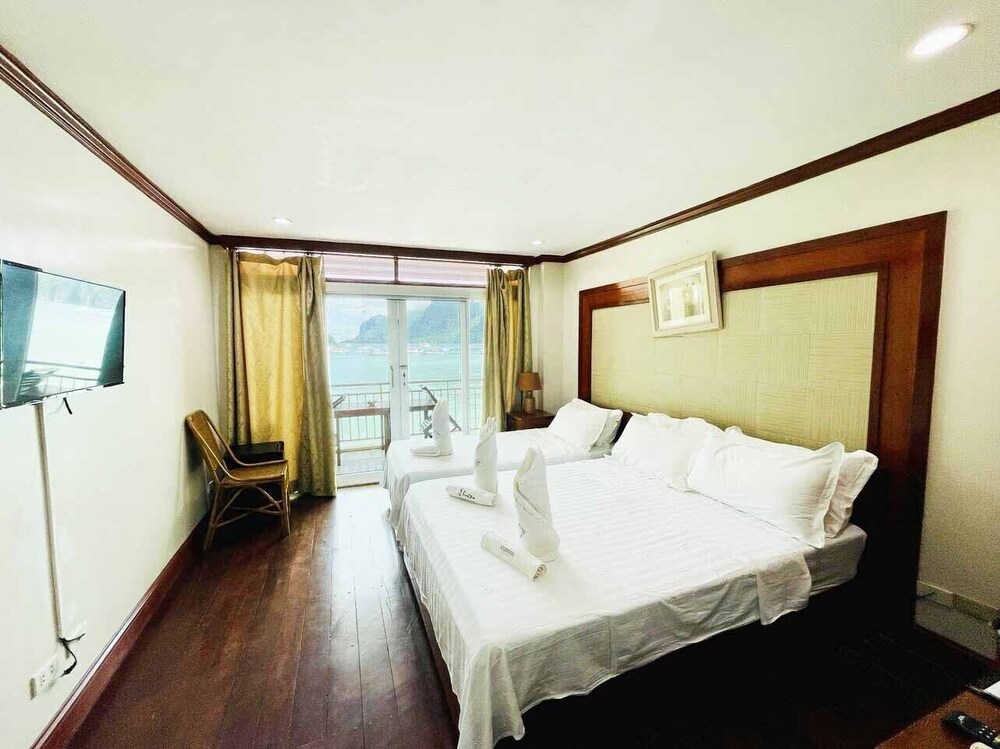 Family Suite (Sea View) photo 2