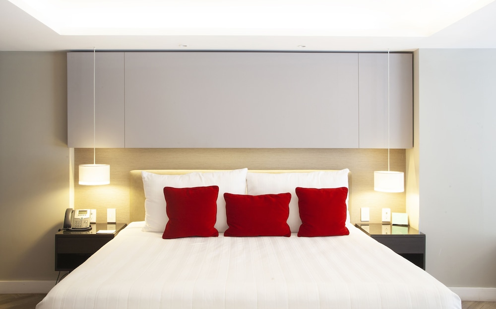 Super Saver, 1 King Bed thumbnail 5