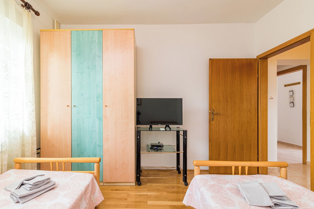 Family Apartment, 2 Bedrooms (Holiday House Damir - Apartment 1)