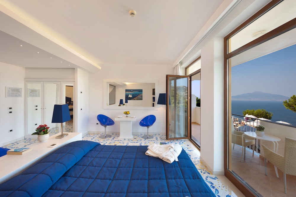 Royal Suite, Hot Tub, Sea View