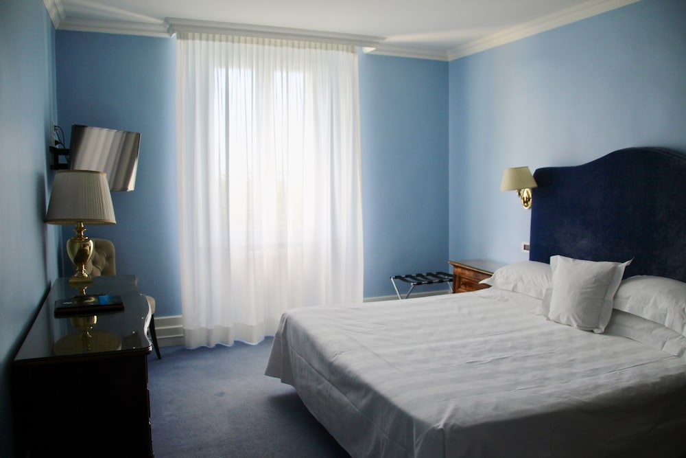 Double Room, Garden View (in Historical Villa) photo 2