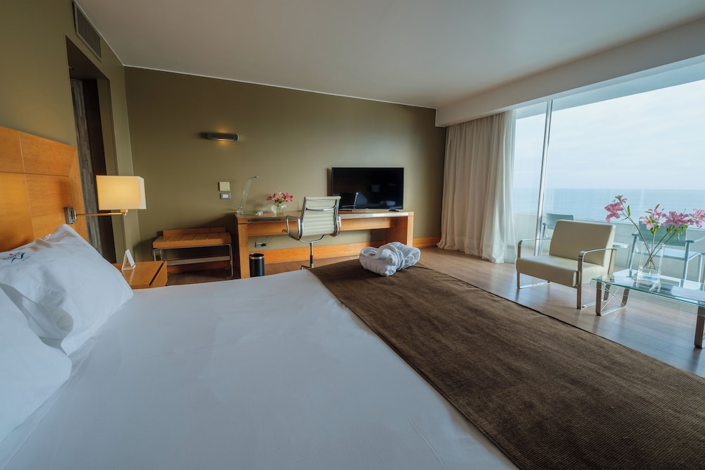 Suite, 1 King Bed - Photo 6
