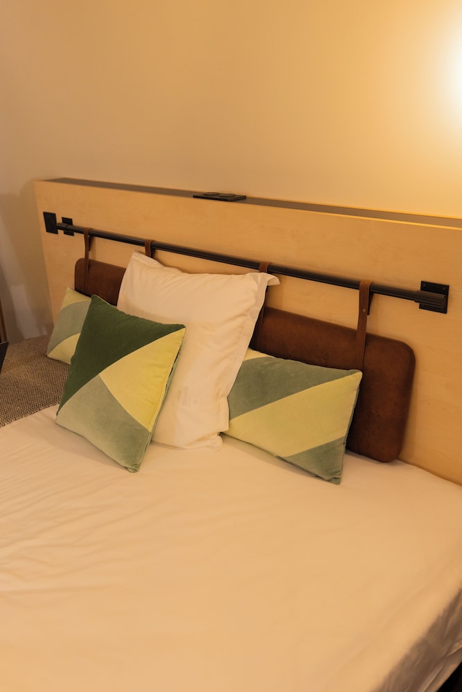 Economy Studio, 1 Large Twin Bed photo 3