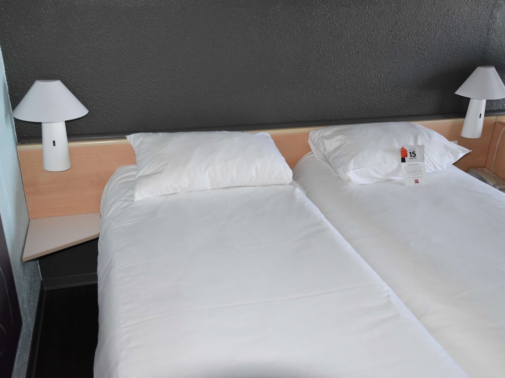 Standard Room, 2 Twin Beds - Photo 4