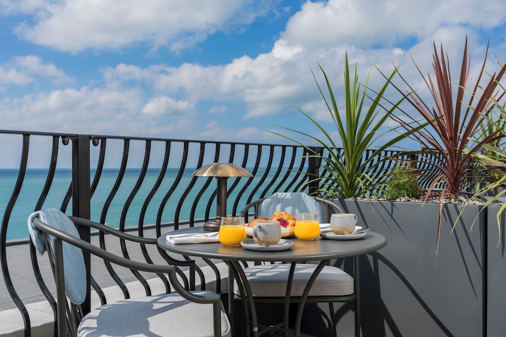 Superior Room, Balcony, Sea View (King) photo 3