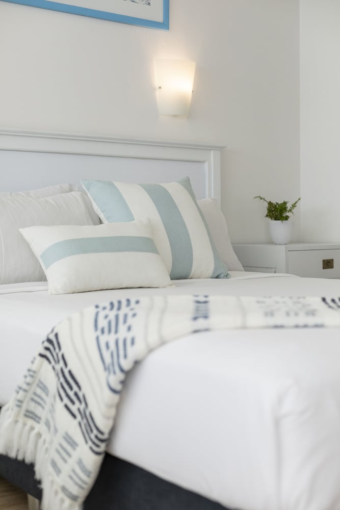 Ocean Twin Queen Room - Photo 4