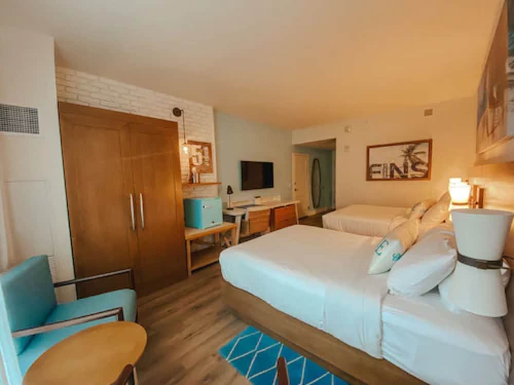 Standard Room, 2 Queen Beds photo 3