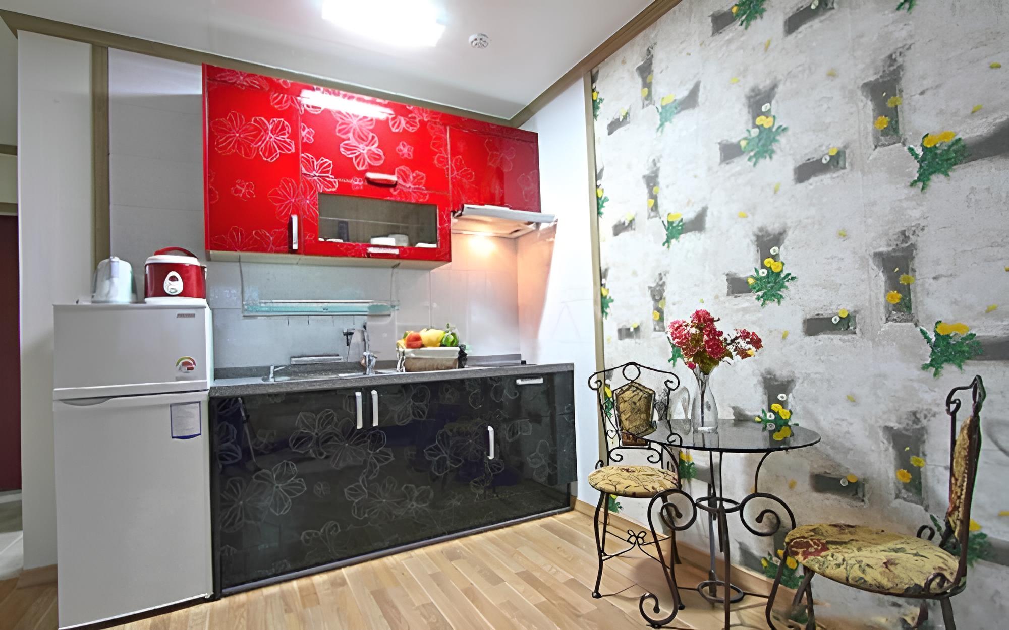 Room (Room 202) - Photo 1
