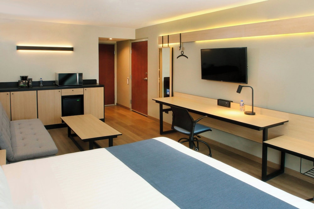 Suite, 1 Queen Bed with Sofa bed