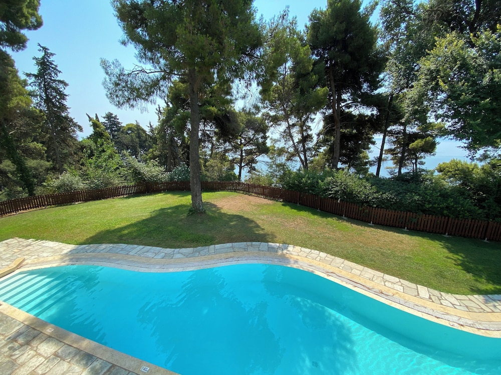 Ionian Blue Garden Suite with Sharing Pool photo 3