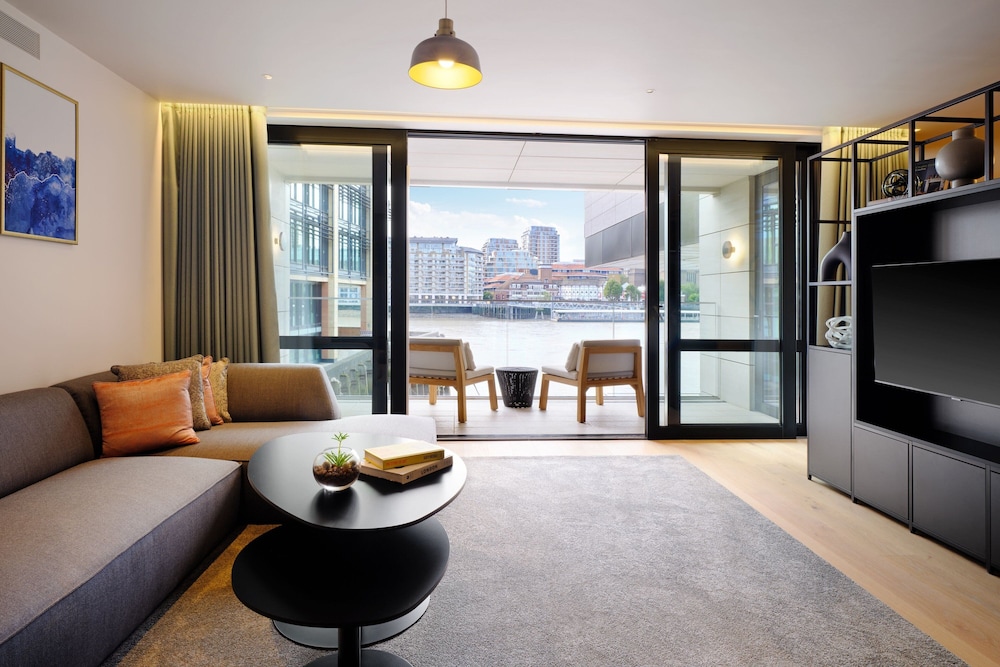 Room, 3 Bedrooms, River View (The Grosvenor Residence, View) thumbnail 5