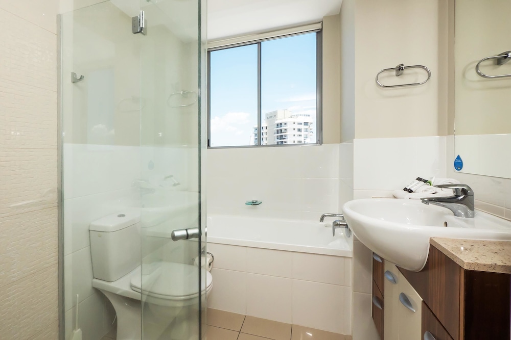 2 Bedroom 2 Bathroom Apartment - Photo 8