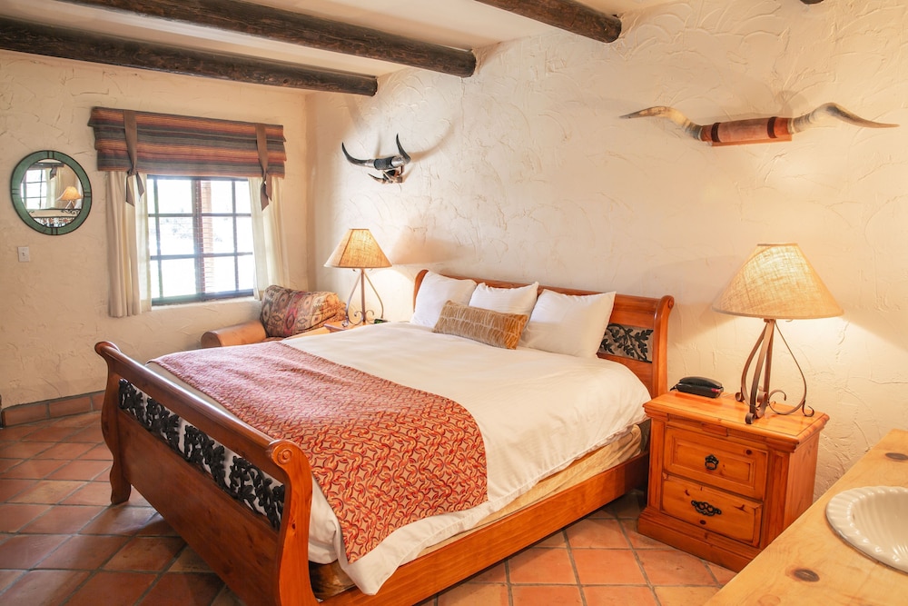 Deluxe Room, 1 King Bed (Cavalry) photo 1