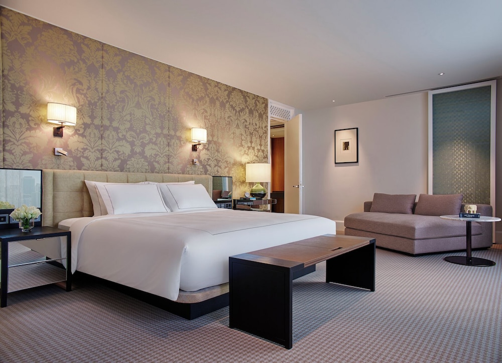 Suite (Diplomat)