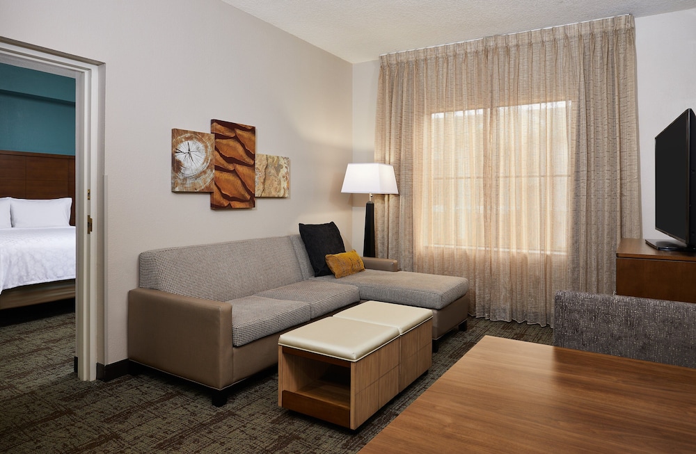 Suite, 1 Bedroom, Accessible (1 King, Mobil Tub) thumbnail 5