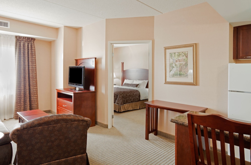 Suite, 1 Bedroom, Kitchen - Photo 2