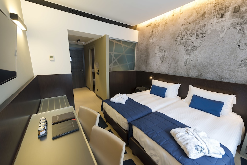 Deluxe Double or Twin Room photo 2