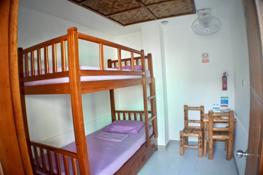 Modern Budget Backpacking Room