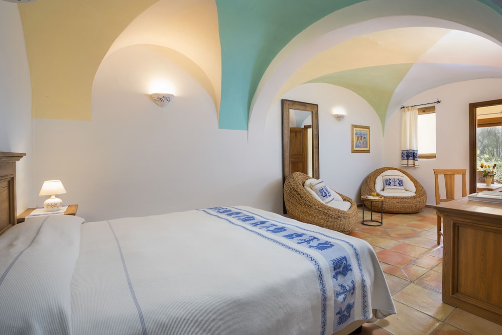 Suite - Photo 1