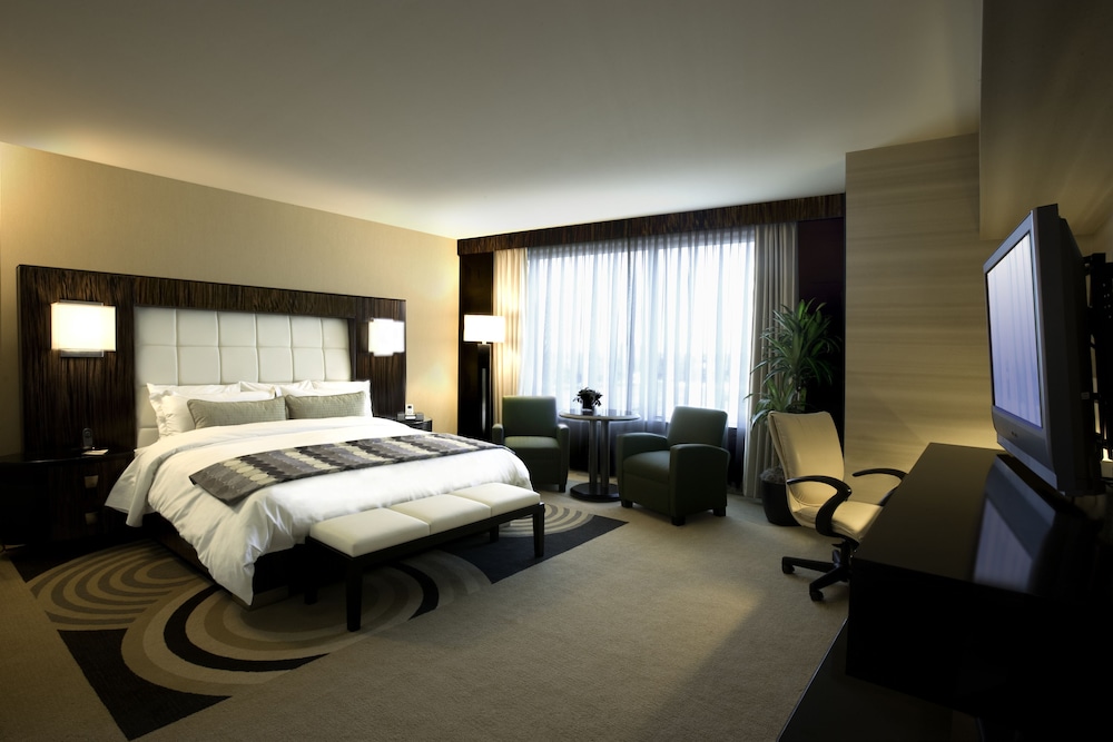 Deluxe King Room - Photo 2