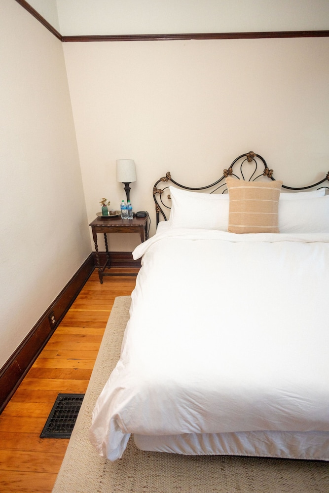 Double Room, Shared Bathroom (King Bed) photo 2