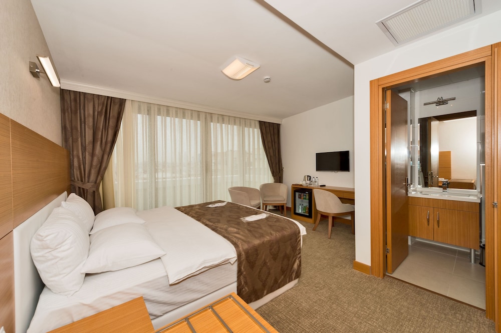 Economy Suite