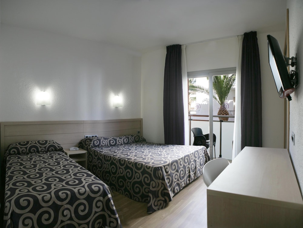 Habitación Triple Estándar (2 adultos + 1 niño)