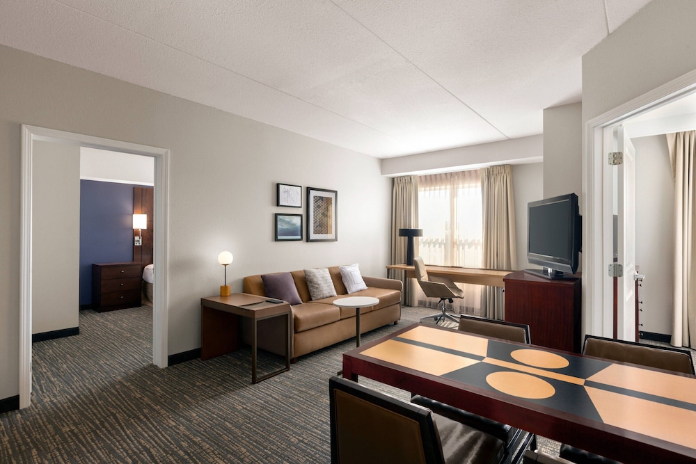 Suite, 2 Bedrooms (Mobility/Hearing Accessible, Tub) - Photo 1