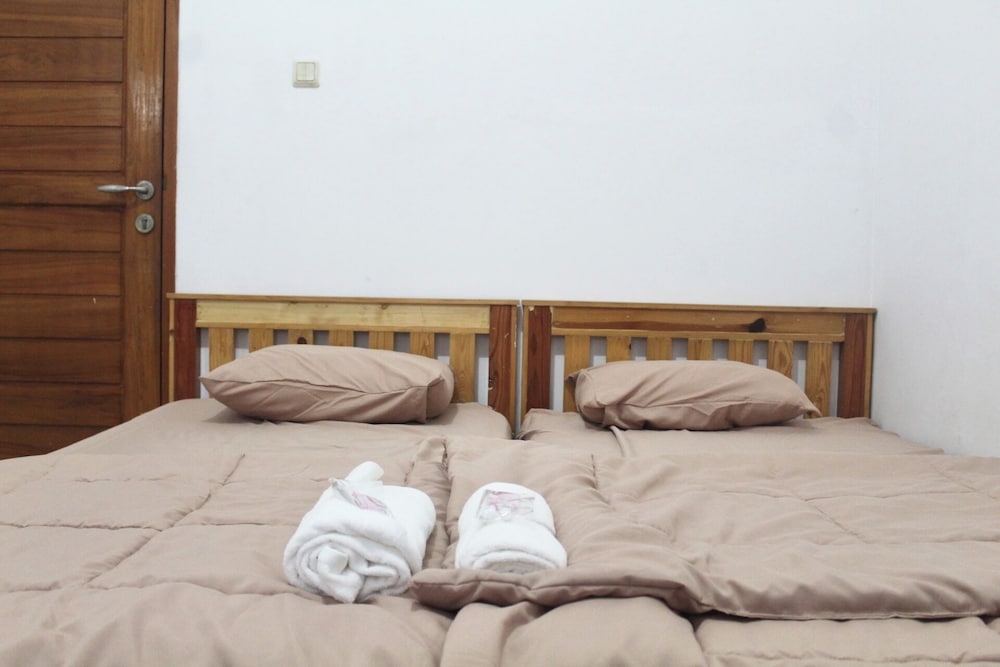 Standard Twin Room - Photo 1