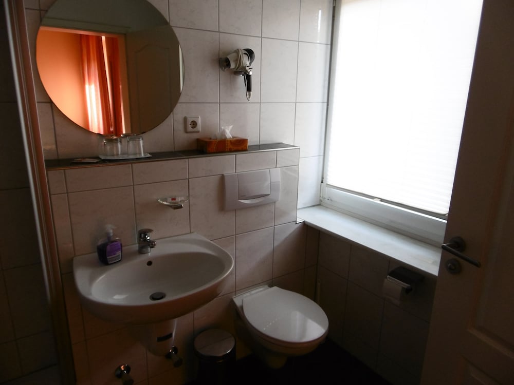 Deluxe Double Room, Bathtub (And Shower) photo 3