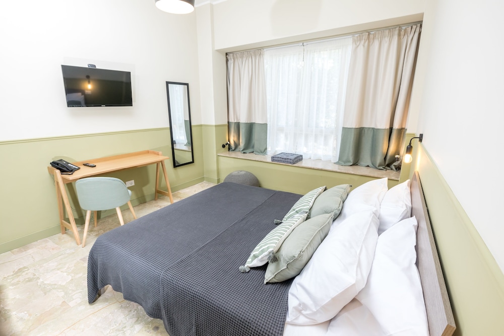 Standard Double Room, 1 Queen Bed, City View photo 2